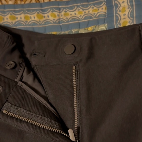 Lululemon Utilitech relaxed fit hr shorts, blk, sz 4, NWOT. - Picture 4 of 9